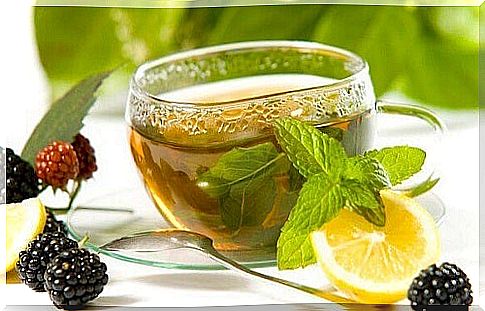 Among other things, green tea can be combined with lemon juice