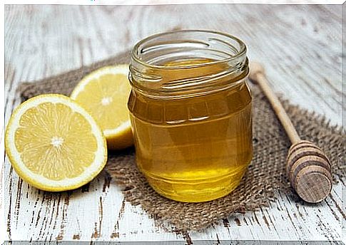 Natural remedies with eggshells, lemon and honey