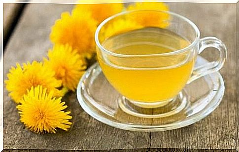 Teas for the natural detoxification of the body with dandelion