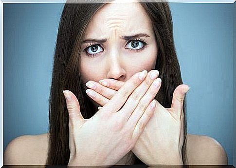 Woman discovering coriander benefits for halitosis