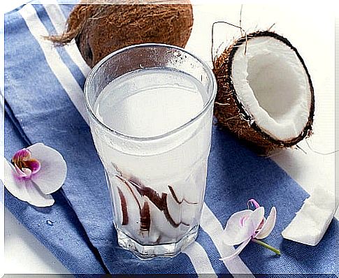 Natural laxatives against constipation based on coconut water