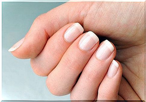 Benefits of castor oil such as nail strengthening