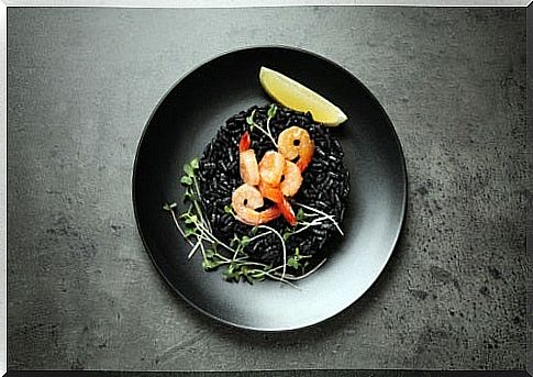 Black risotto recipe: instructions and benefits