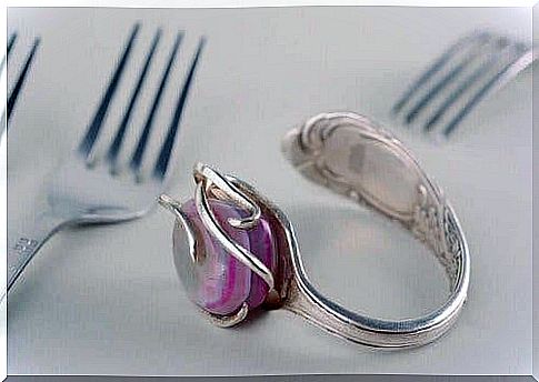 Napkin ring made of an old fork