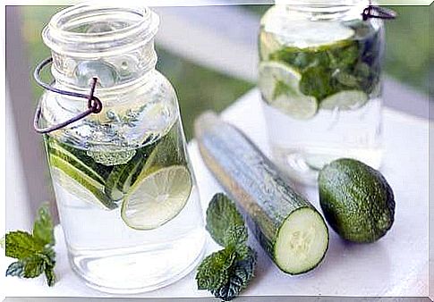 Detox drink with lemon, cucumber and mint