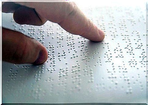 Person who uses the Braille alphabet