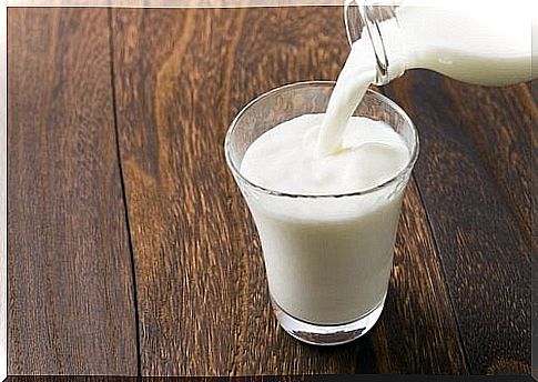 Milk on the list of foods that should not be combined with sour juices