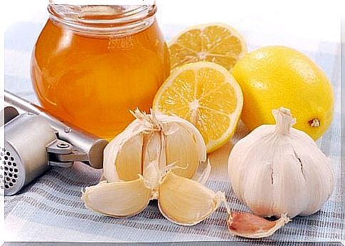 This remedy with garlic and honey is easy to prepare