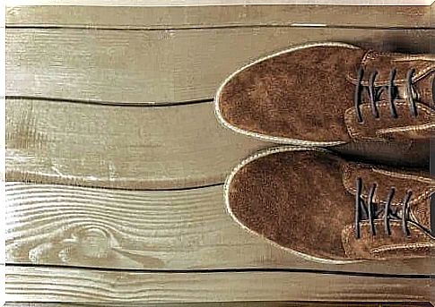 How to clean suede shoes