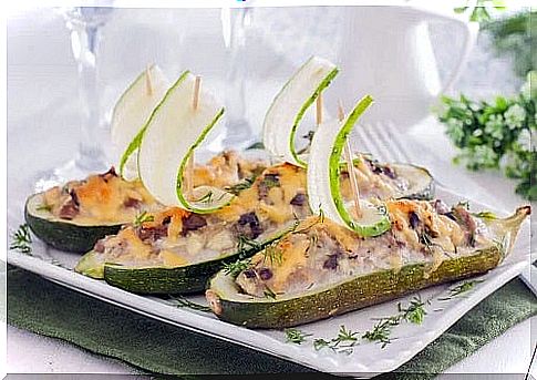 Breadless sandwich with zucchini