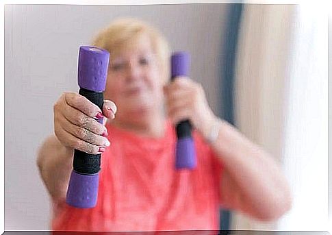 Woman doing isotonic and isometric exercises