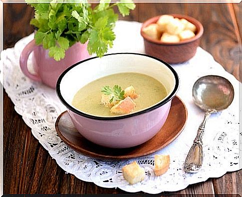 Treat the symptoms of menopause with a vegetable and maca soup