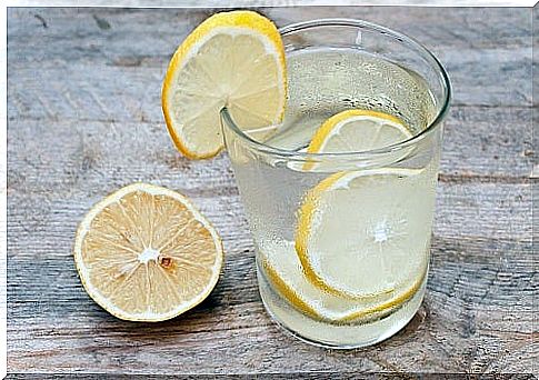 Lemon juice for treating heartburn