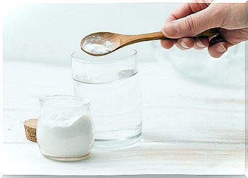 Baking soda for treating heartburn