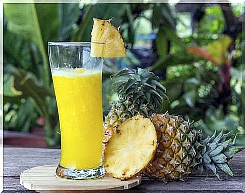 Pineapple smoothie that helps detoxify the body