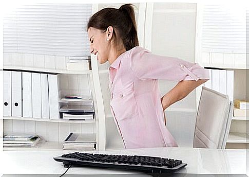 Prolonged sitting at the office affects the spine