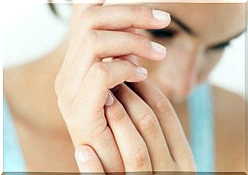 Swollen fingers may be accompanied by hand pain