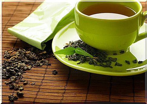 Green tea relieves swollen fingers