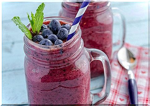 A blueberry smoothie helps you lose weight