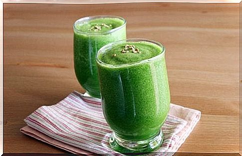 A green smoothie helps you lose weight