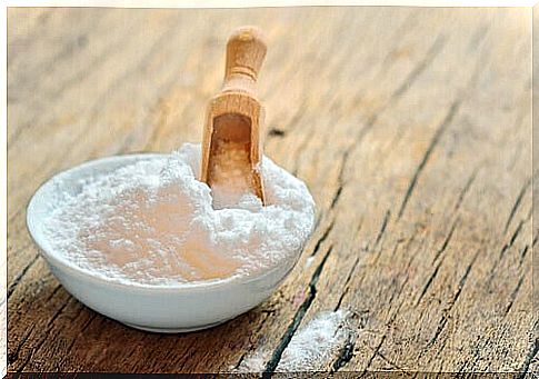 Baking soda used to remove unpleasant odors from shoes