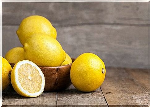 Lemon in a tonic drink for weight loss